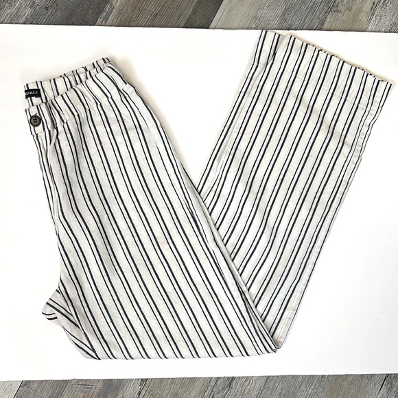 Brandy Melville Pants - 4🛒 $20‼️ Brandy Melville pants Size XS/Small Tiden Pants Stripe blue White